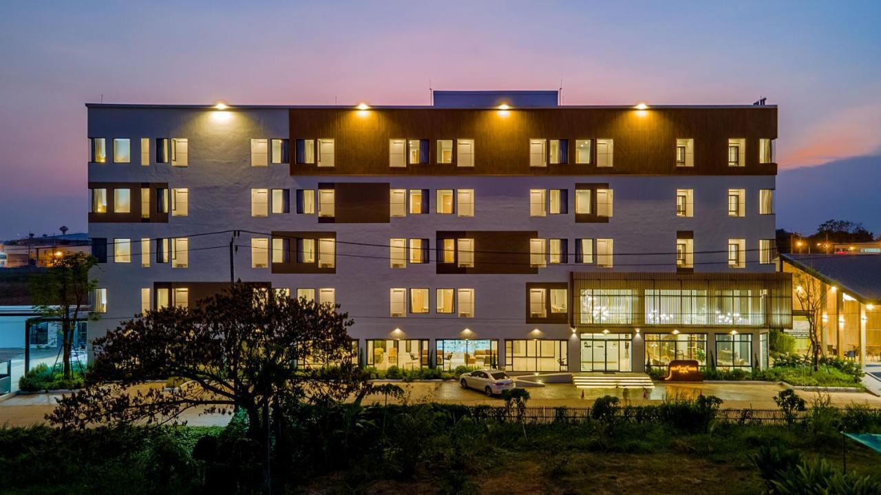 The Pride Hotel Phitsanulok Exterior photo